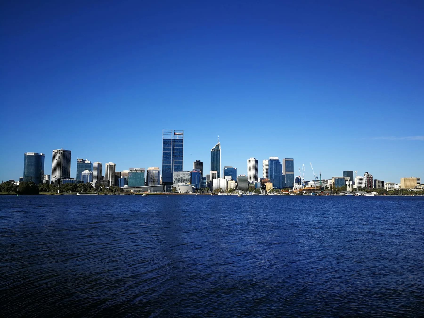 Đường chân trời Perth bên sông Swan